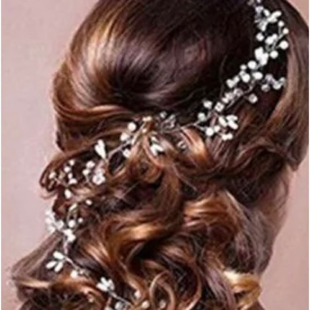 Floral Adjustable Tierra
Prom Trend; Handmade
Brand new, delicate and beautiful